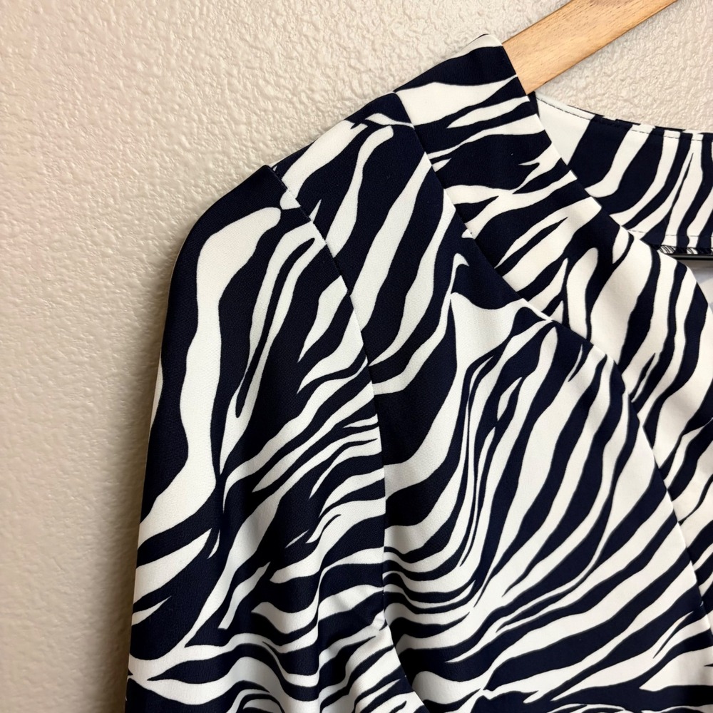 Jude Connally Megan Dress Small Zebra Print Shift 3/4 Sleeve V-Neck Stretch USA - Picture 2 of 9